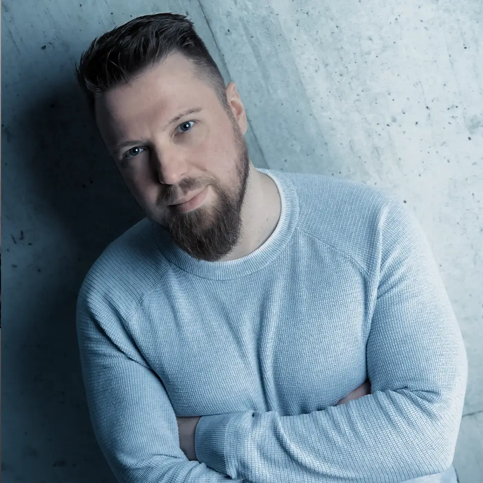 Sprecher Pascal Krell – Profisprecher mit eigenem Studio für Werbung & Imagefilme, Porträt neben dem Intro auf der Startseite